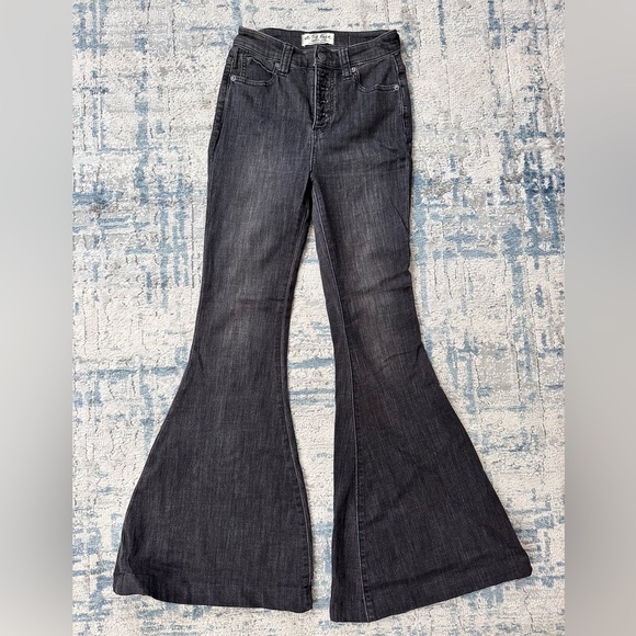Free People High Rise Flare in Black Size 25 - Picture 1 of 3